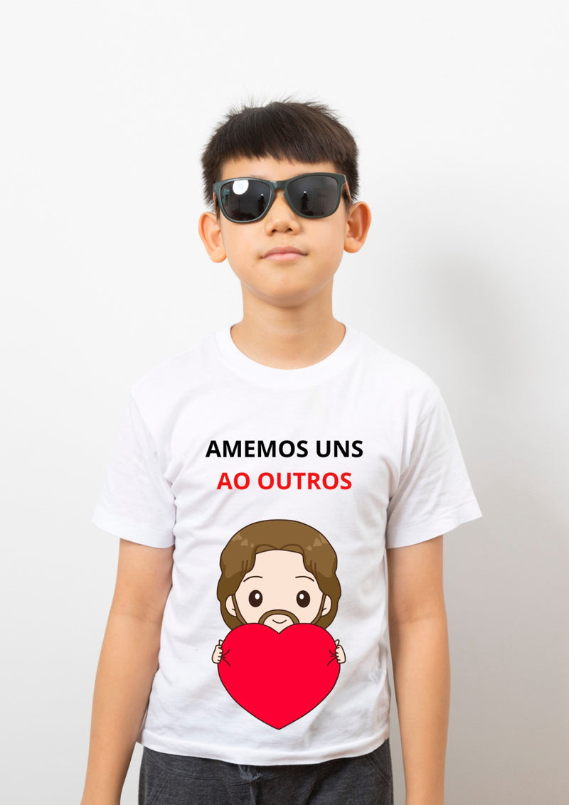 Camiseta Infantil "Amemos uns ao Outros"